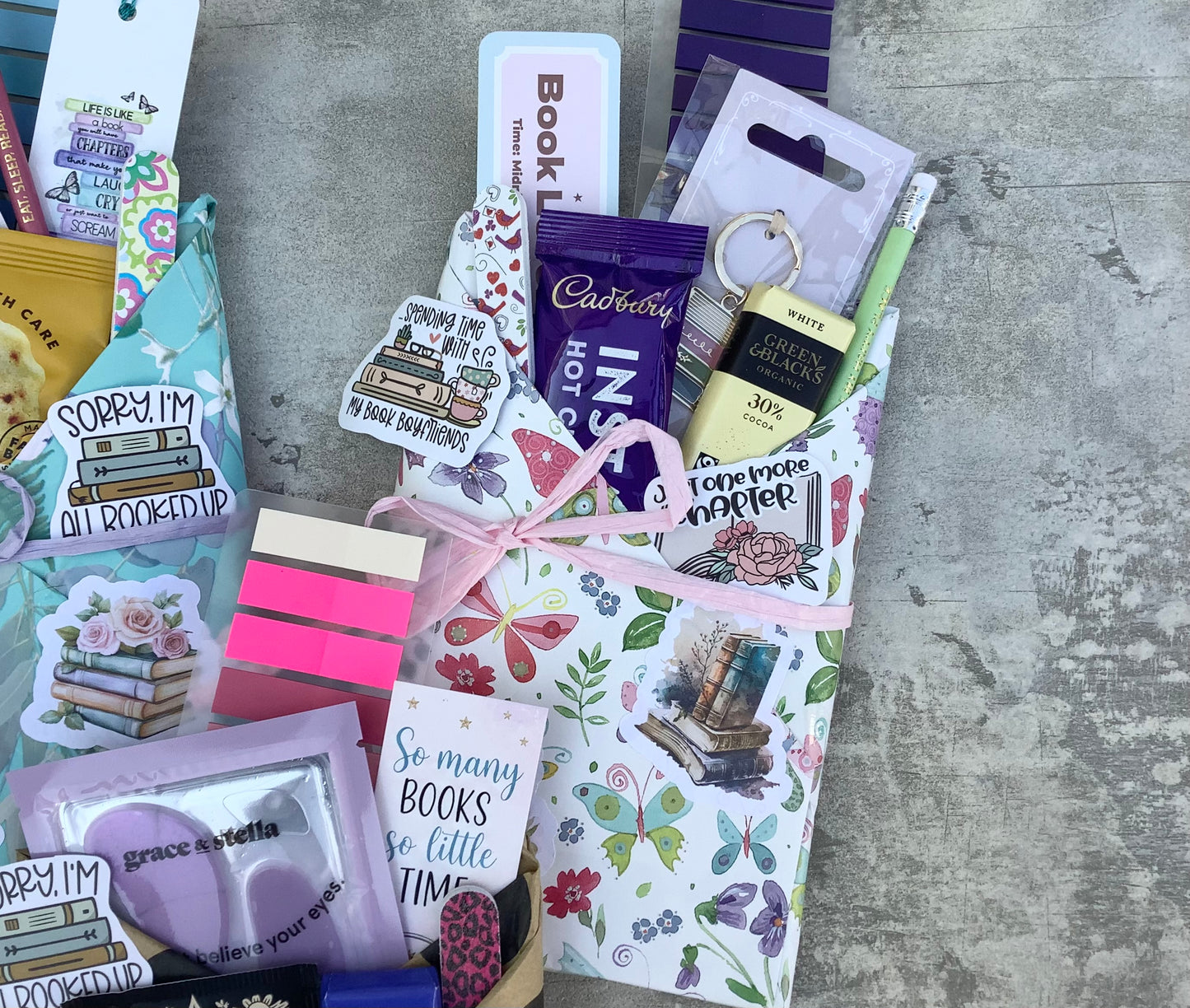 Blind Date with a Book - Surprise Wrapped Booktok